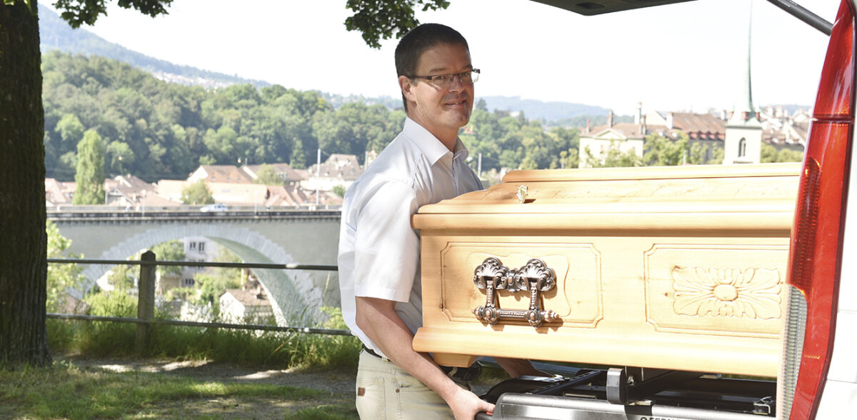 Bestatter Gyan Härri, Bestatter aus dem Kanton Bern und stv. Geschäftsführer des Bestattungsunternehmen aurora