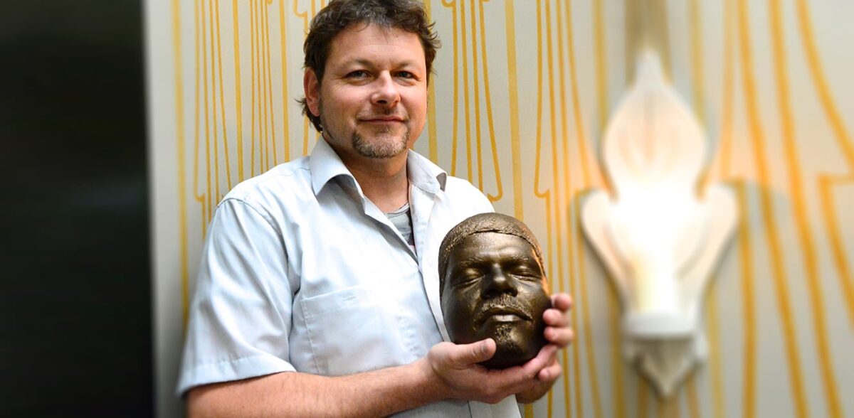 Christoph Stüssi mit Totenmaske