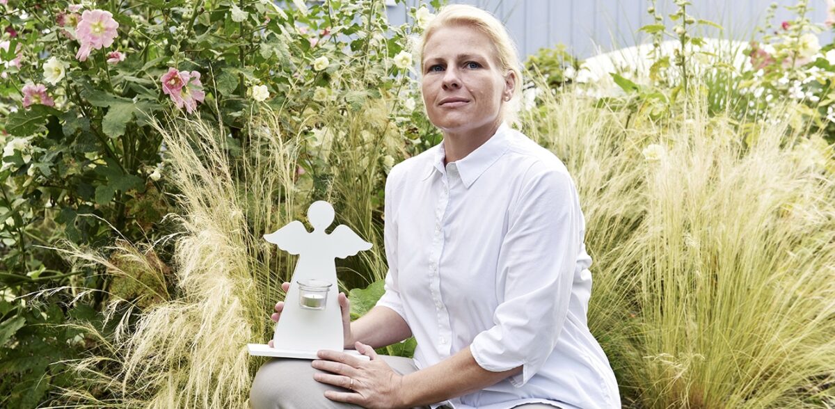 Eva Finkam, Sternkinder-Bestatterin.