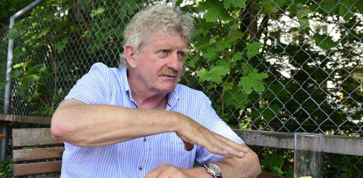 Tony Ettlin, Wortakrobat