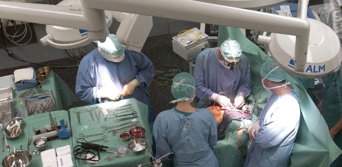 Patientenverfügung beachtet? Ärzteteam operiert.