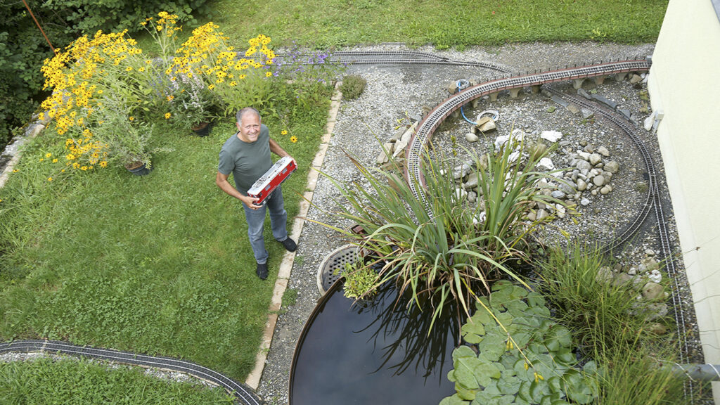 Franz von Matt mit Gartenbahn.